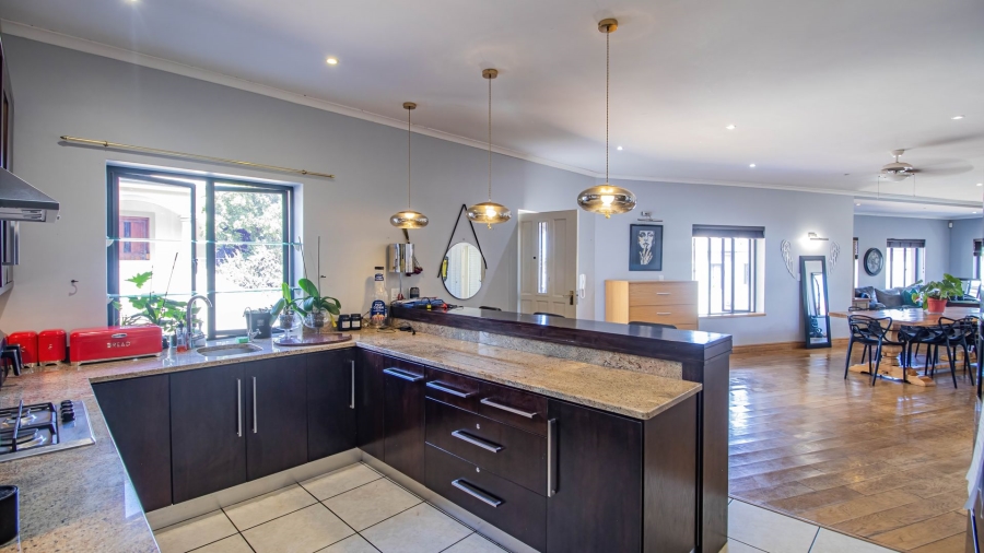 To Let 5 Bedroom Property for Rent in Rome Glen Western Cape